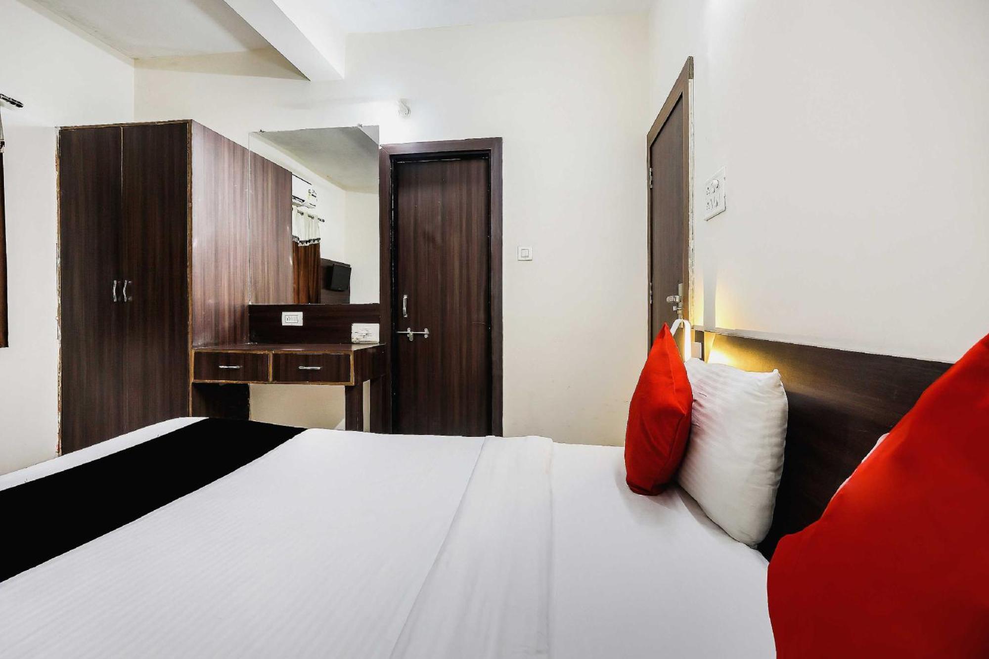 Collection O 3761 Hotel Shree Datta Indore Exterior foto
