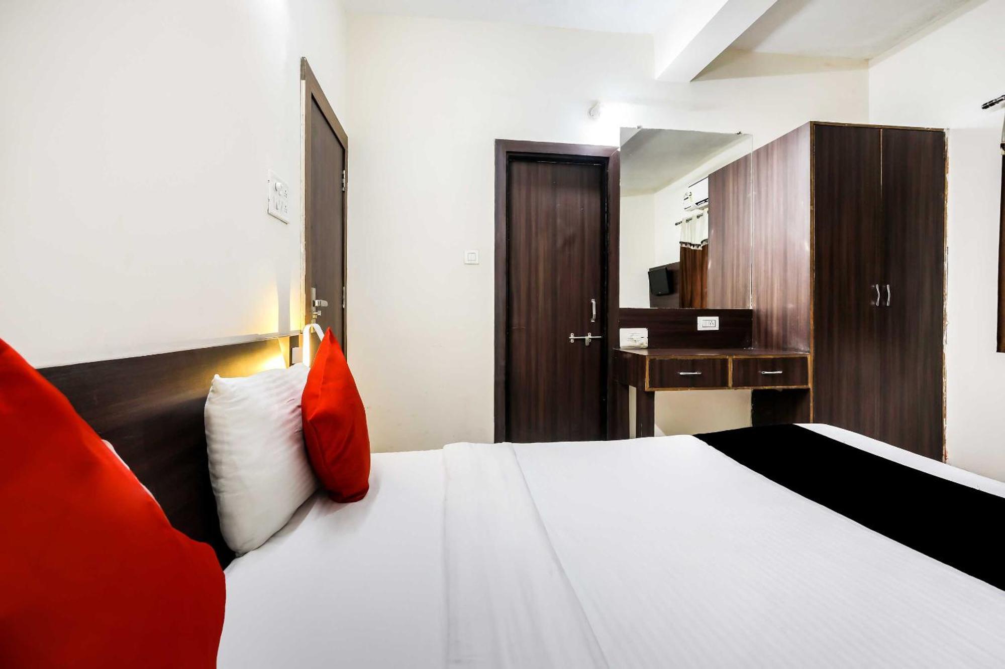 Collection O 3761 Hotel Shree Datta Indore Exterior foto